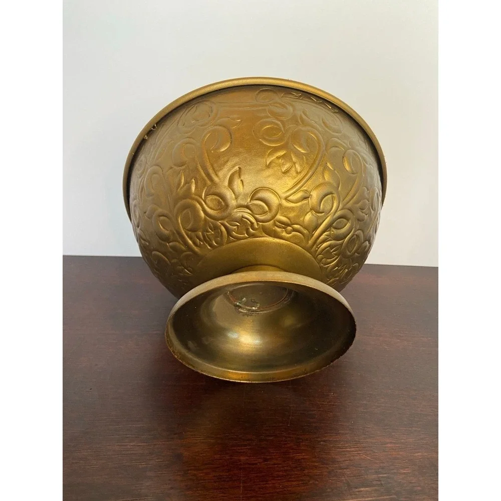 Gold colored pedestal bowl